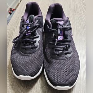 Nike Revolution 6 running shoes womens size 7 nwot black and lavender